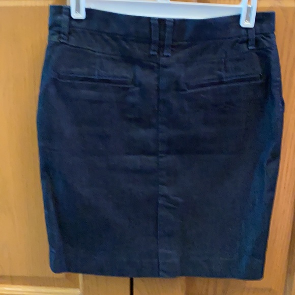 Banana Republic dark denim mini skirt. Size 4. New with tags. - Picture 2 of 4